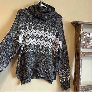 Garage women’s sweater cowl neck black‎ white size medium